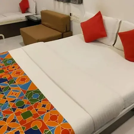 Hotel Satellite-3
