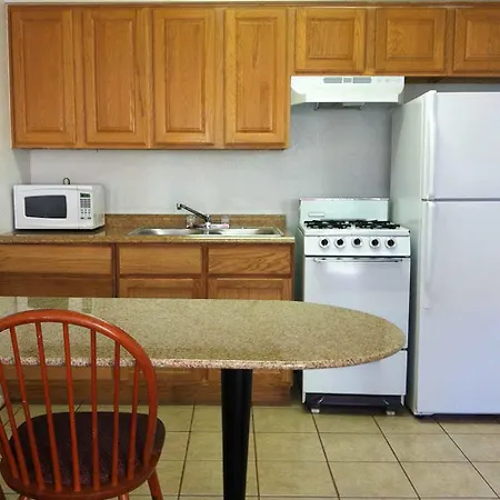 Oaktree Inn And Suites-2