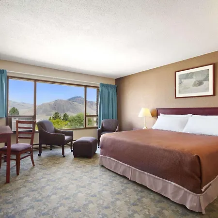 Knights Inn Kamloops-3