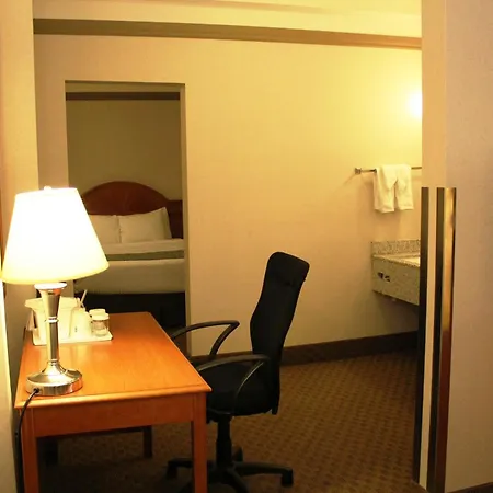 Ramada By Wyndham Edmonton South-3