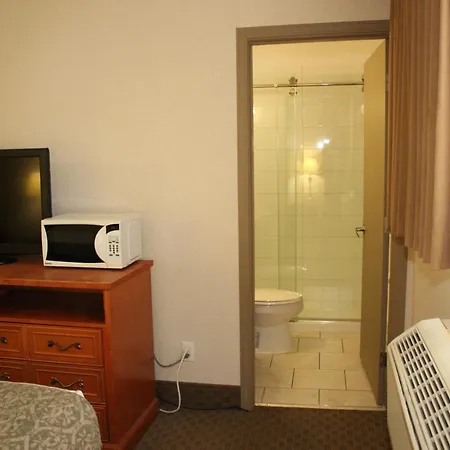Ramada By Wyndham Edmonton South-2