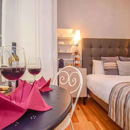 B In B Lisbon Downtown Suites-3