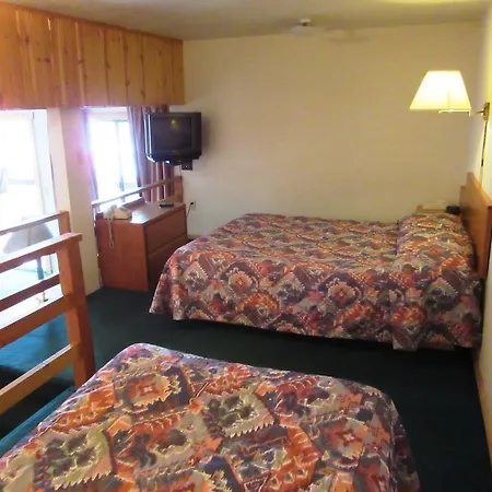 Travelers Lodge-2