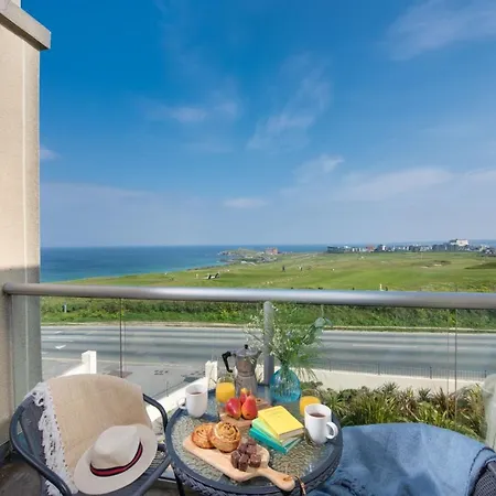 5 The Vista, Newquay - Short Walk To Beach - Free Parking And Wi-Fi - Stunning Views-2