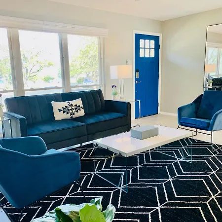 Blue-Door @Maywood - Modern Spaces-2