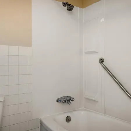 Thriftlodge By Wyndham Regina North-2