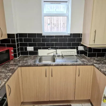 Mile End Budget Guesthouse-2