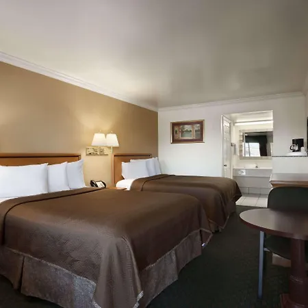 Travelodge By Wyndham San Diego Downtown Convention Center-3
