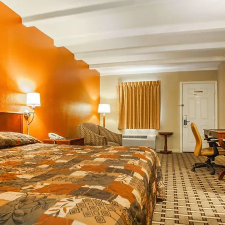 Rodeway Inn Nashville Airport-3