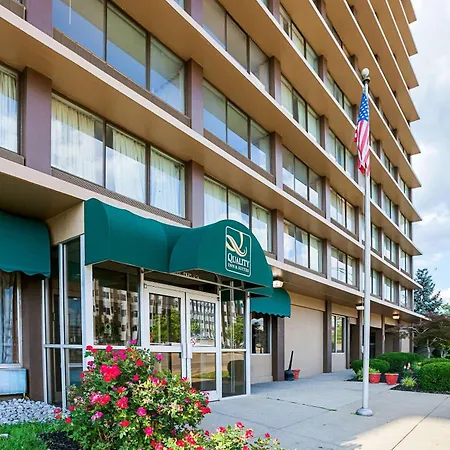 Quality Inn & Suites Cincinnati Downtown Area-2