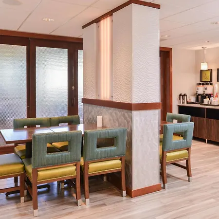 Hampton Inn Seattle Airport-3