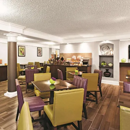La Quinta Inn By Wyndham Fresno Yosemite-2
