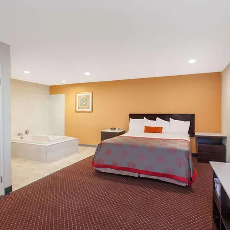 Ramada By Wyndham Culver City-2