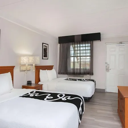 Baymont By Wyndham Fort Myers Central-3
