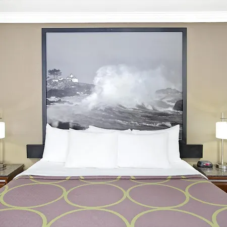Super 8 By Wyndham Los Angeles-Culver City Area-3