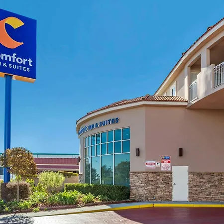 Comfort Inn & Suites Near Universal - N Hollywood - Burbank-2