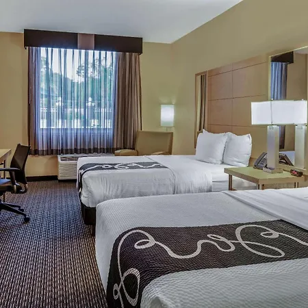 La Quinta By Wyndham Naples Downtown-3