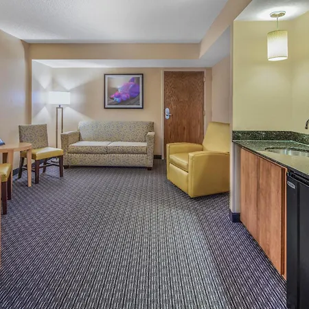 La Quinta By Wyndham Naples Downtown-2