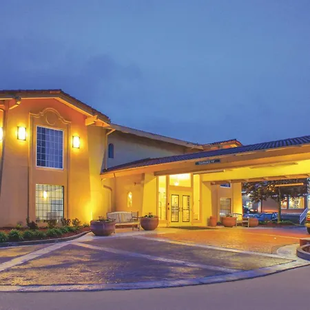 La Quinta Inn By Wyndham Moline Airport-3