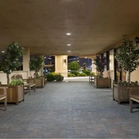 Wyndham Garden Hotel Newark Airport-2