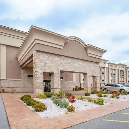 Wingate By Wyndham Detroit Metro Airport-3