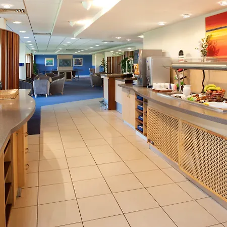 Holiday Inn Express Cardiff Airport, An Ihg Hotel-2