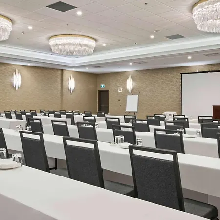 Best Western Premier Calgary Plaza Hotel & Conference Centre-3