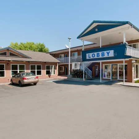 Travelodge By Wyndham Kamloops-3
