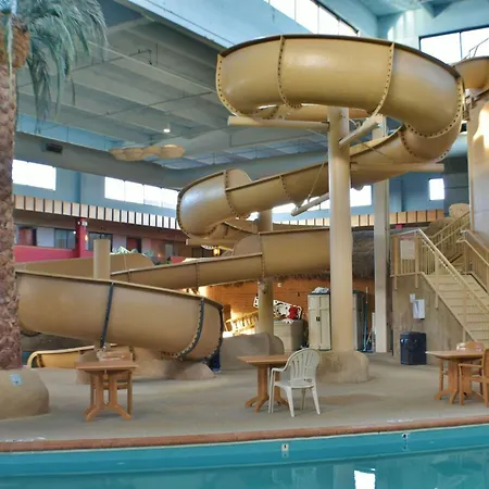 Ramada By Wyndham Sioux Falls Airport - Waterpark Resort & Event Center-2