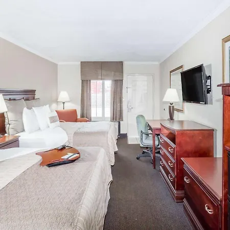 Days Inn By Wyndham Destin-2