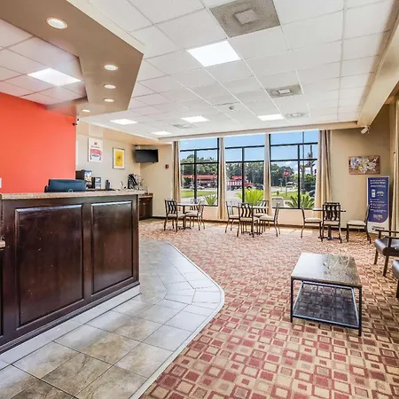 Econo Lodge Garden City - Savannah-2