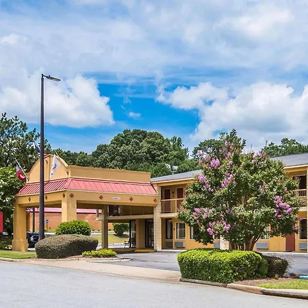 Econo Lodge Inn & Suites Columbus Near Fort Benning-3
