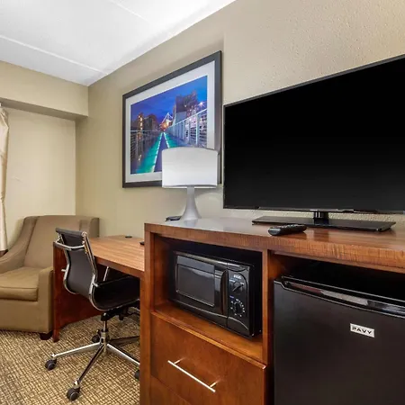 Comfort Inn & Suites Hamilton Place-3