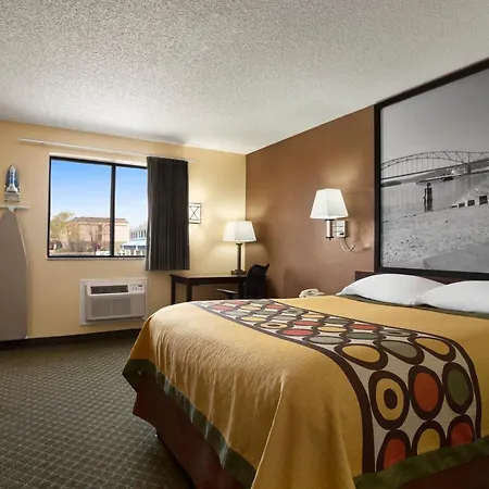 Super 8 By Wyndham Cedar Rapids-3