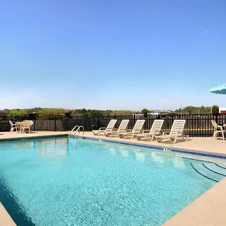 Days Inn By Wyndham Columbus-North Fort Moore-2