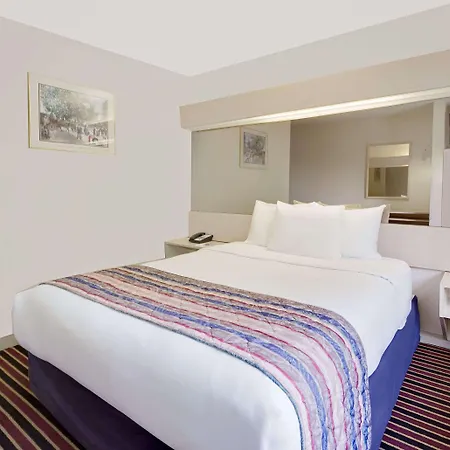 Microtel Inn & Suites By Wyndham Madison East-2