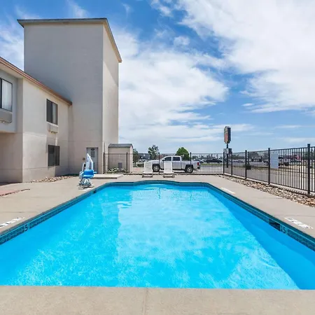 Super 8 By Wyndham Midland-3