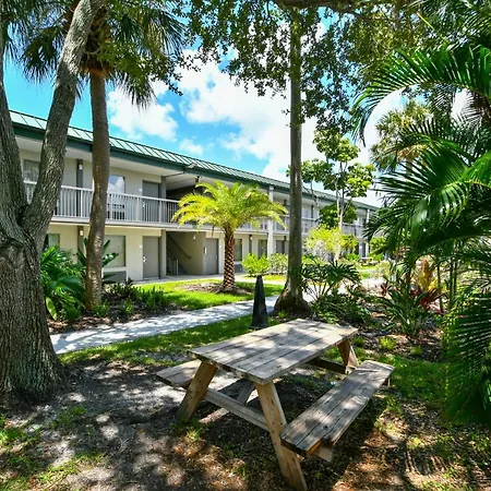 Sarasota Cay Club #614 Bunk Bed, Heated Pool, Tiki Bar, More!-2
