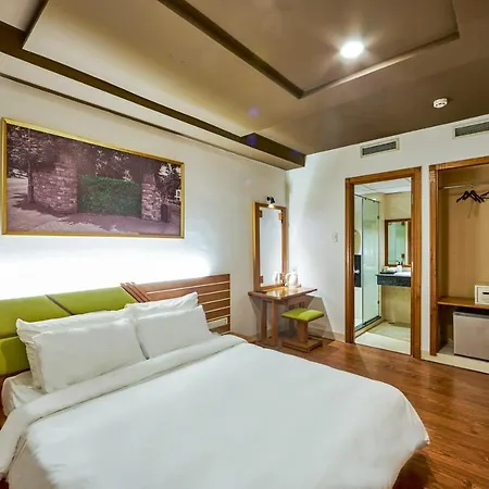 The Noble Swan Hotel Saigon-2