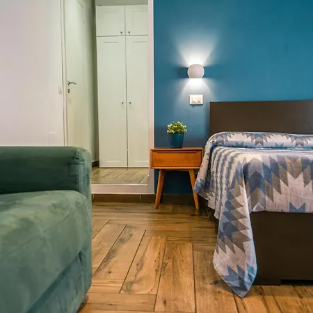 Hub Ferroviario - 12 Posti Letto Per Il Tuo Gruppo A Napoli Con Wifi E Netflix-3
