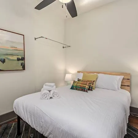 Deluxe 5-Bedroom Walk Everywhere In Over The Rhine-3