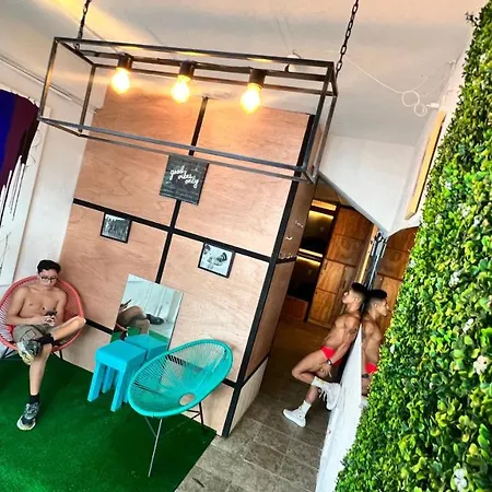 Jet'S Gay Youth Hostel-3