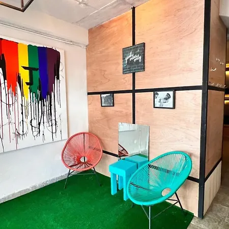 Jet'S Gay Youth Hostel-2