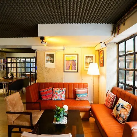 Bloom Boutique L Bandra-2