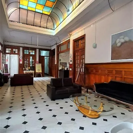 1900 Backpacker'S Hostel-2