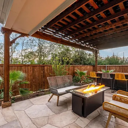 Luxury Home With Rooftop Views-2