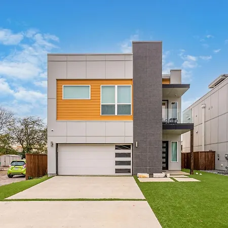 Luxury Home With Rooftop Views-3