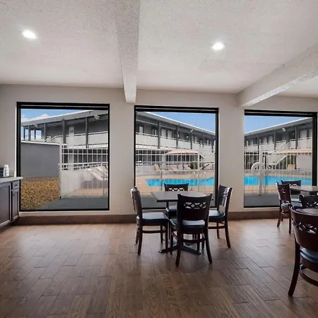 Spanish Trails Inn - Laredo Hotel-3