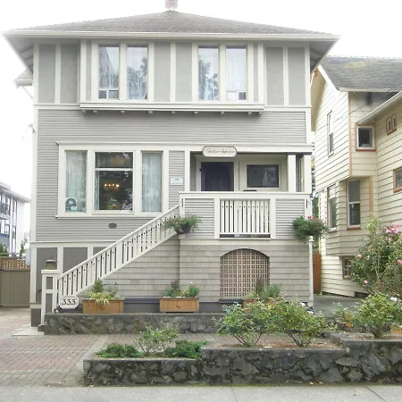 Fisher House Victoria Bed And Breakfast-3