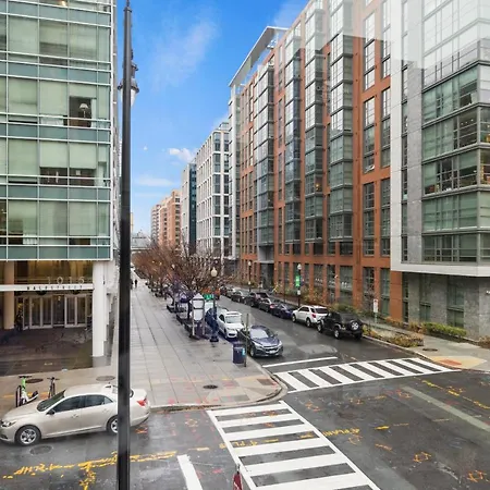 Coda On Half, A Placemakr Experience - Navy Yard-3